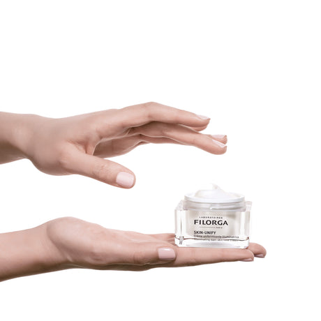 Filorga Skin-Unify Creme Uniformizante Iluminador 50 ml em boião branco com tampa branca.