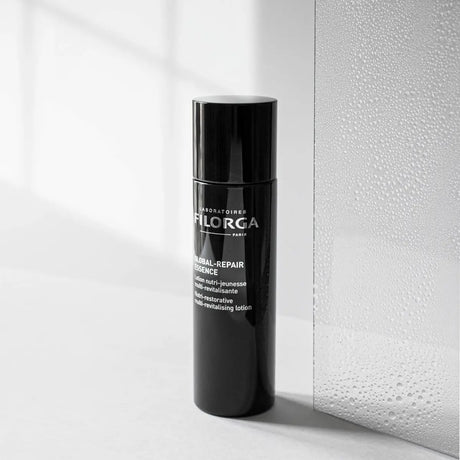 Filorga Global-Repair Essence loção facial nutri-restauradora em frasco preto de 150 ml.