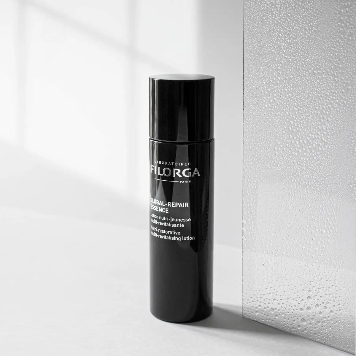 Filorga Global-Repair Essence loção facial nutri-restauradora em frasco preto de 150 ml.